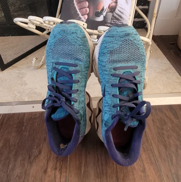 Size 9/Eur40 Women's Mizuno Teal and Fuschia Running Shoes - Picture 7 of 8